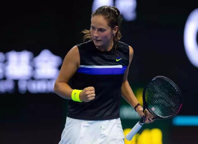 他激励了一 他激励了一