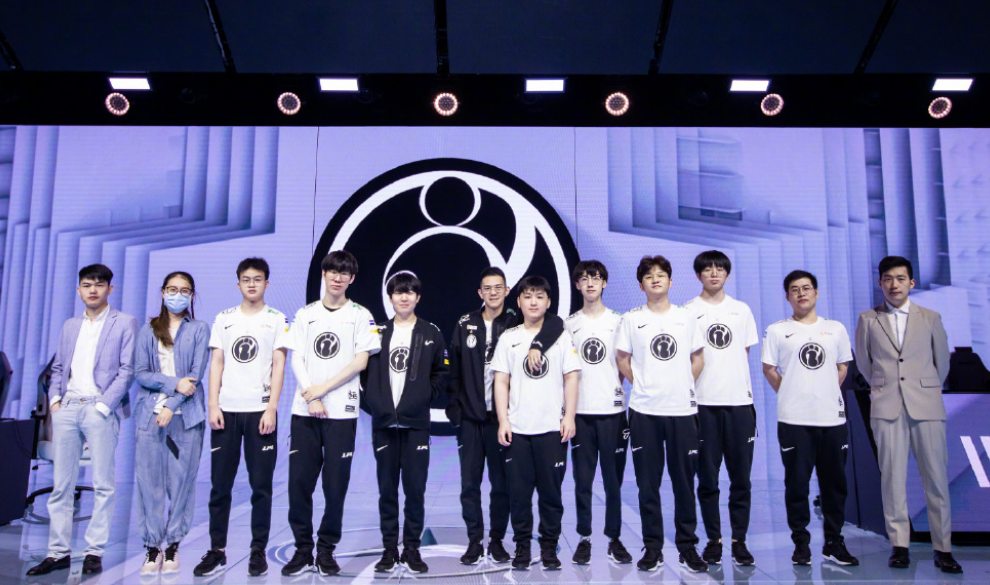 以冷峻的心 以冷峻的心